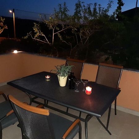 Lanelu Apartman Rogoznica Kültér fotó