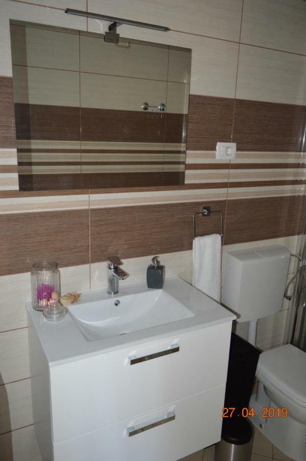 Lanelu Apartman Rogoznica Kültér fotó