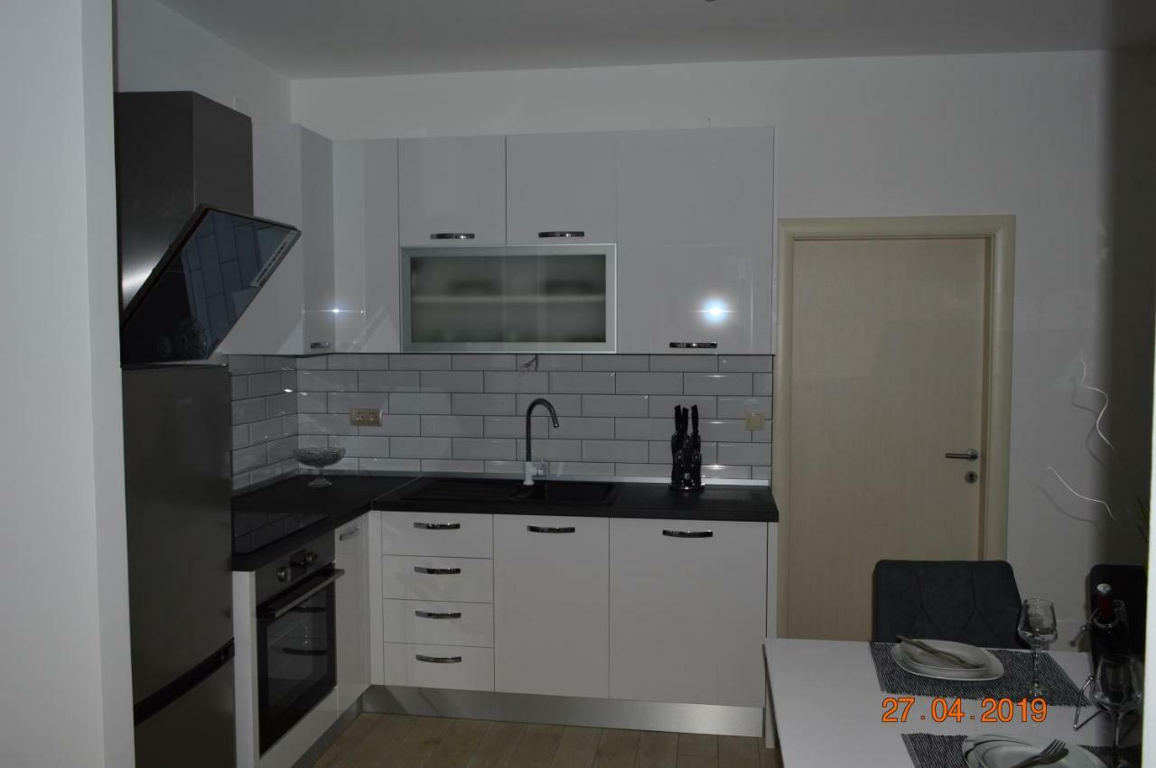 Lanelu Apartman Rogoznica Kültér fotó