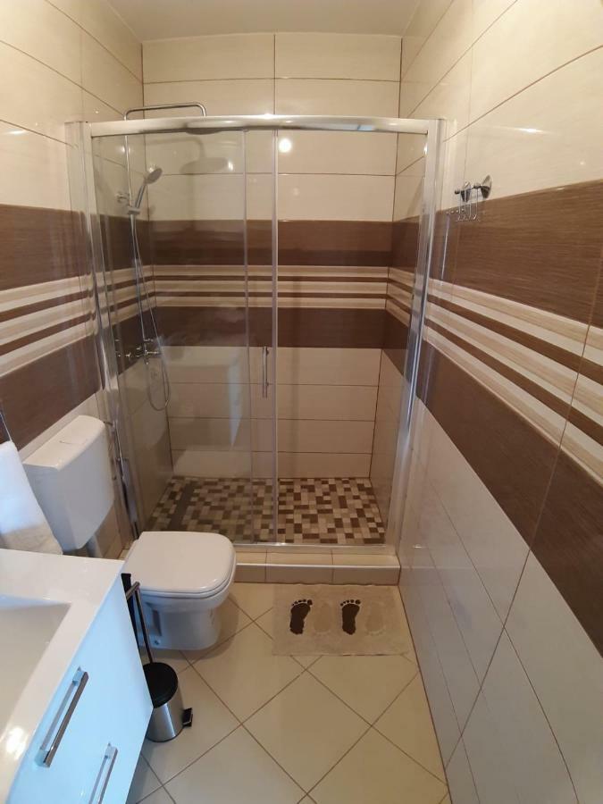 Lanelu Apartman Rogoznica Kültér fotó