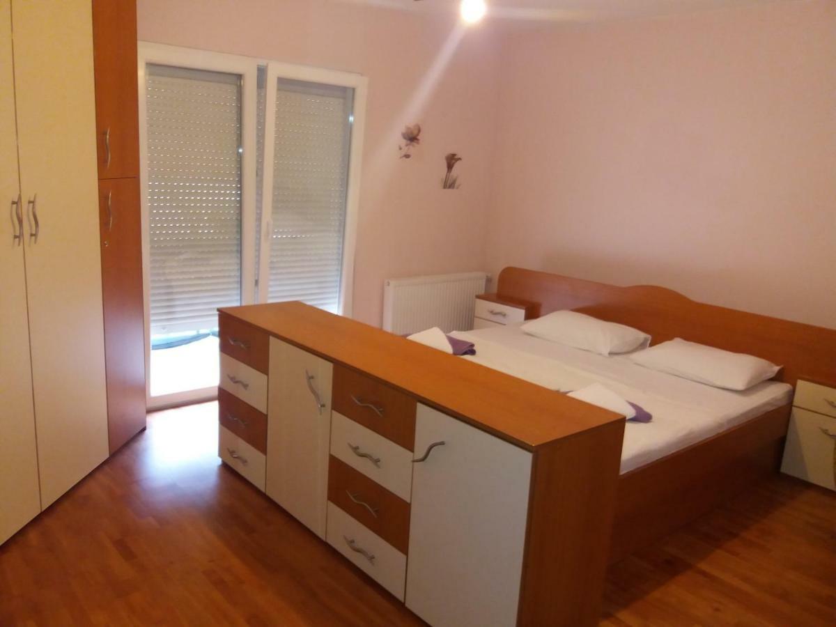 Lanelu Apartman Rogoznica Kültér fotó